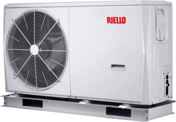 Efficiënte Monofase Riello NXHM 008 lucht-water warmtepomp met inbegrepen bediening.