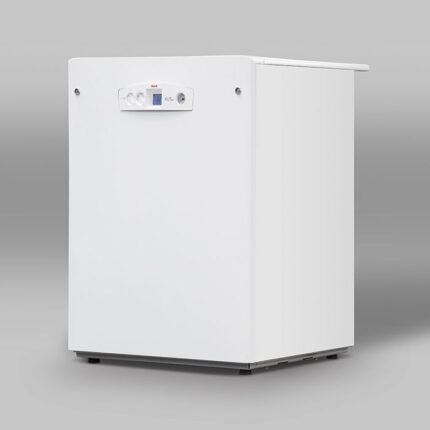 Vrijstaande ketel Unical KUTter B 28 Aardgas/Lpg met Opslag 50 Lt - Compleet met Rookafvoerset, in witte behuizing met moderne uitstraling.