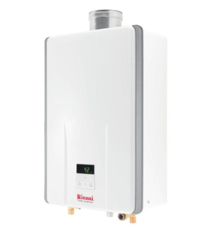 Krachtige RINNAI INFINITY 17i gasboiler met rookgasafvoerset, geschikt voor warmtepompen.